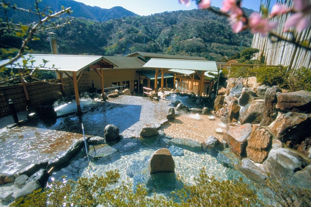 Отель Hakonenomori Okada Экстерьер фото